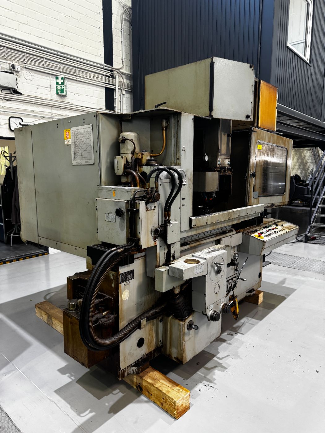 Kapp AST 305 B Hob Grinding Machine