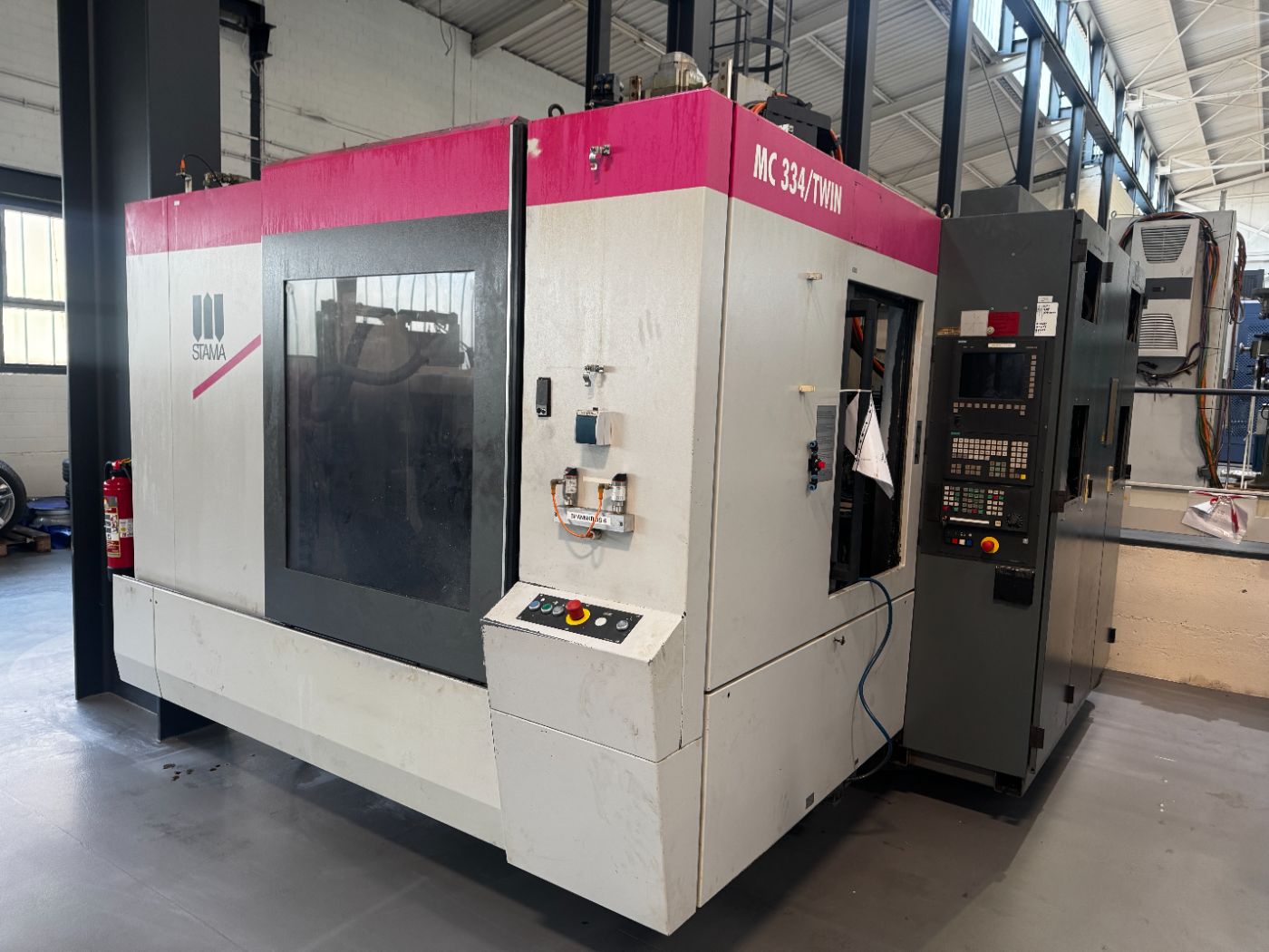 STAMA MC 334 Vertical Machining Center