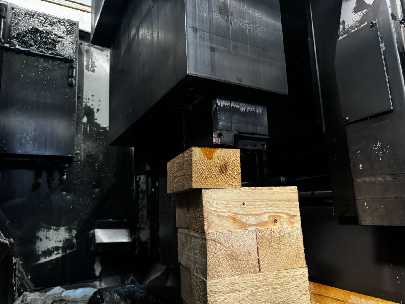 STAMA MC 334 Vertical Machining Center