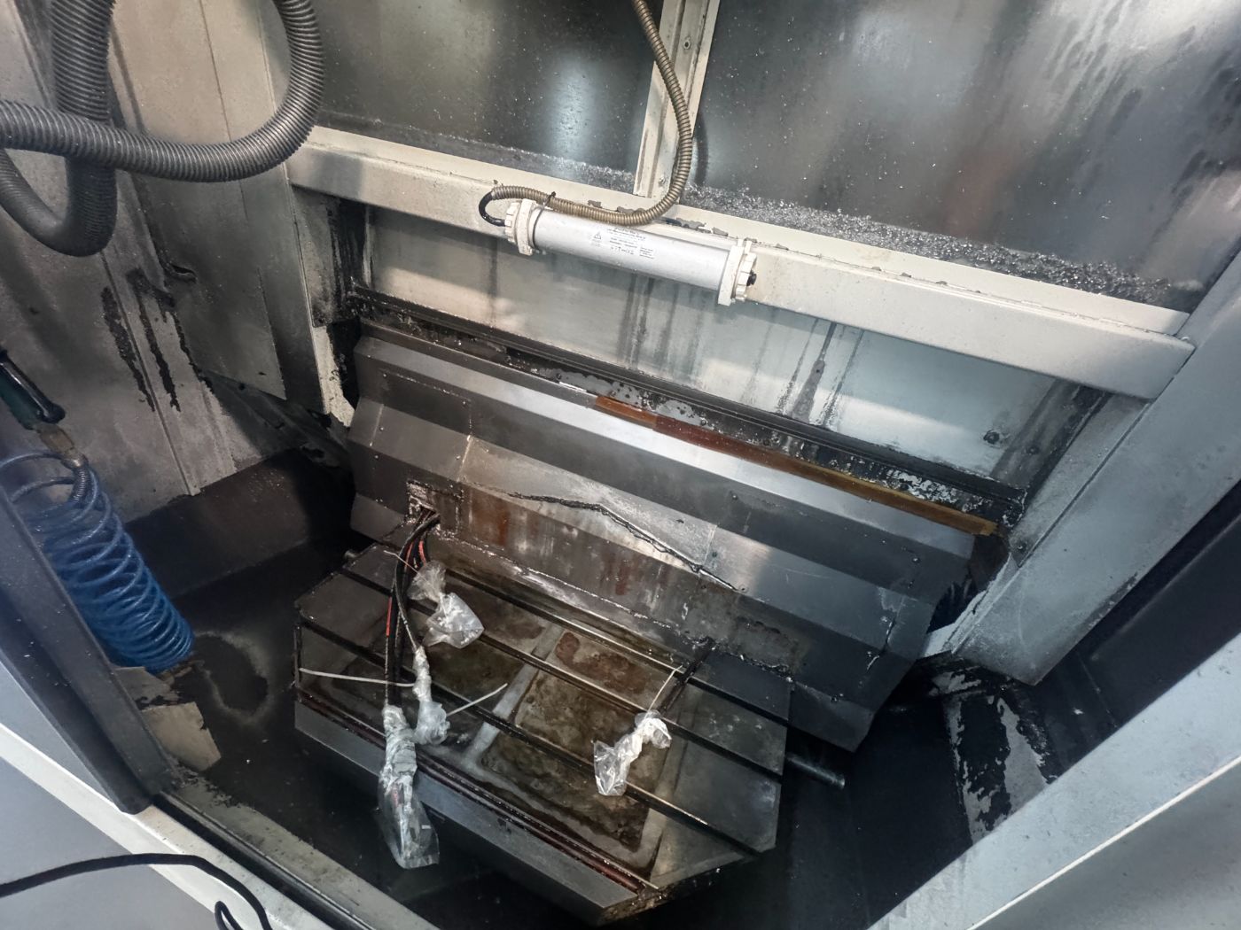 STAMA MC 334 Vertical Machining Center
