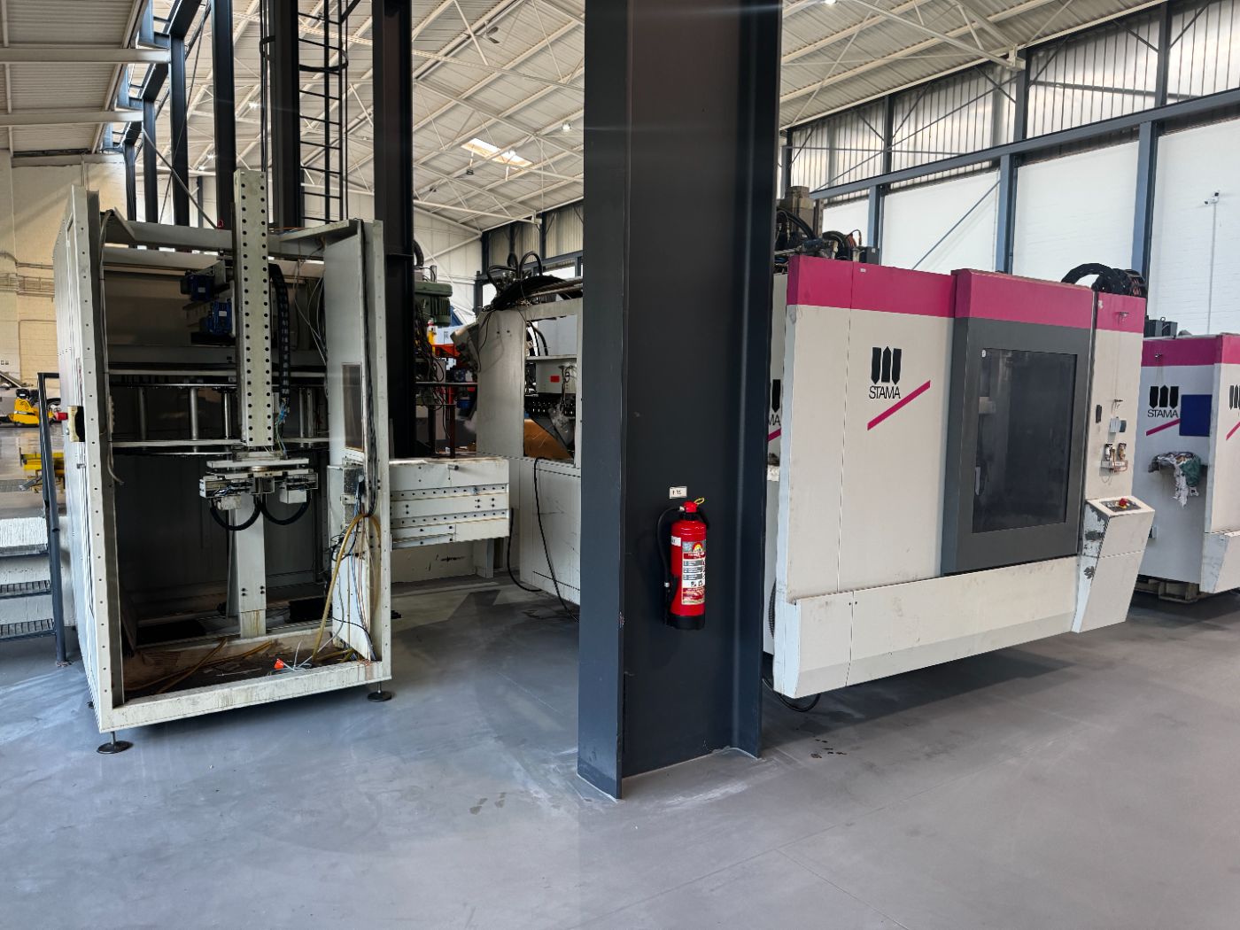 STAMA MC 334 Vertical Machining Center