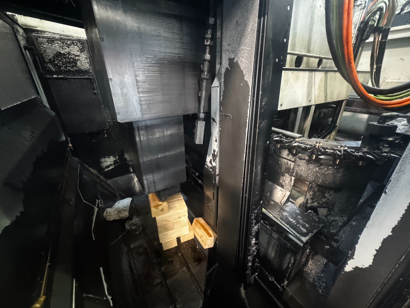 STAMA MC 334 Vertical Machining Center