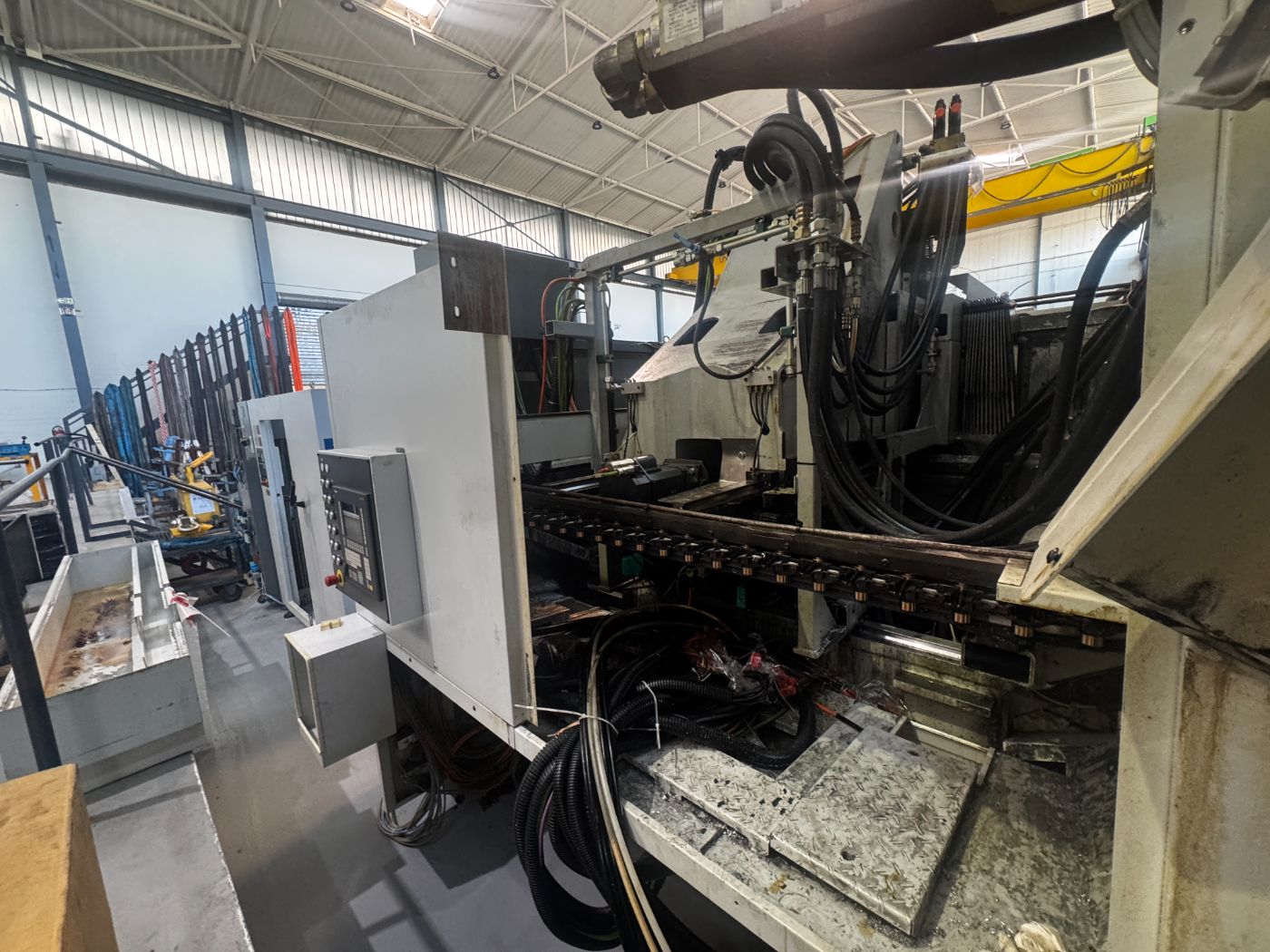 STAMA MC 334 Vertical Machining Center