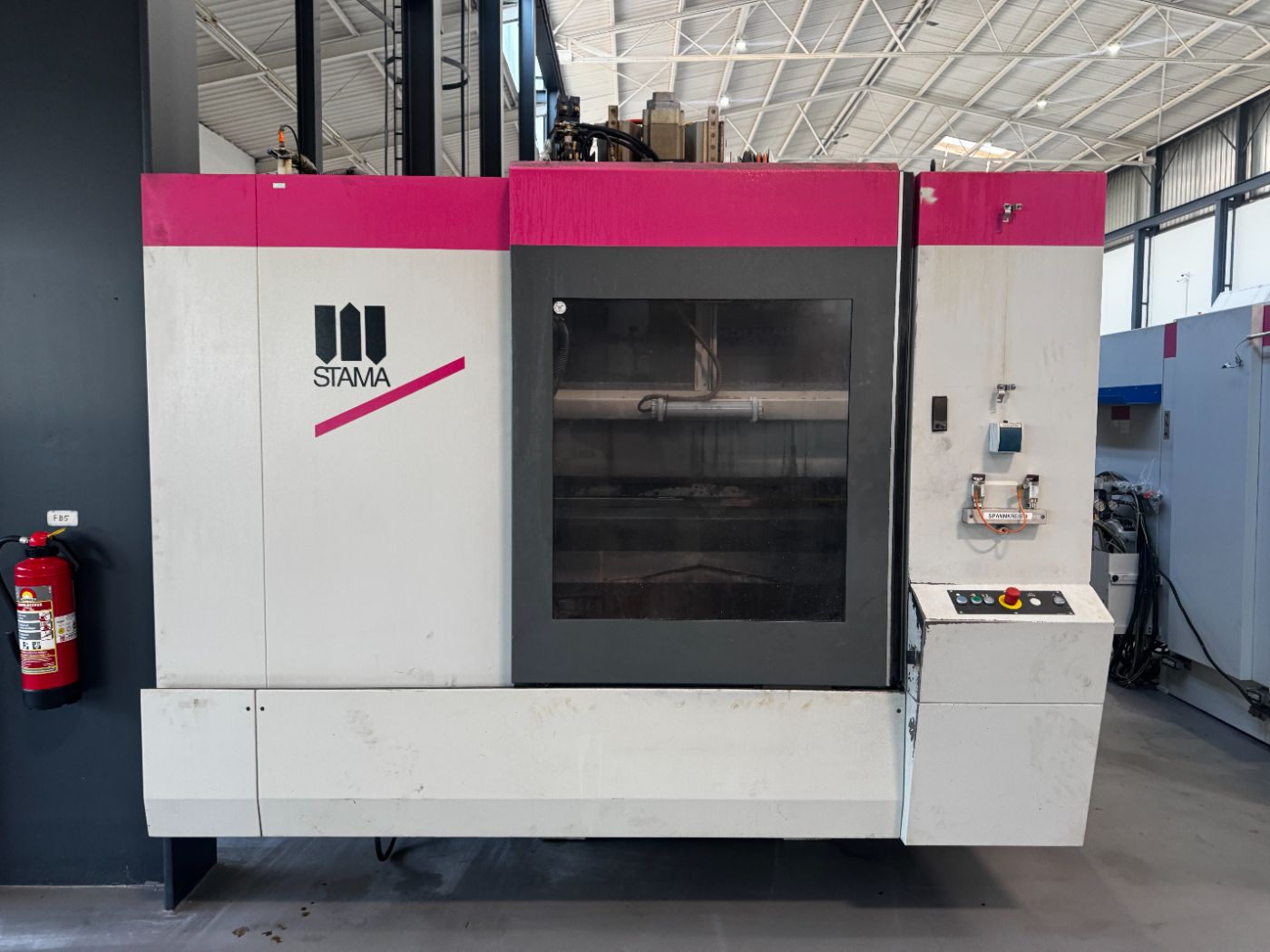 STAMA MC 334 Vertical Machining Center