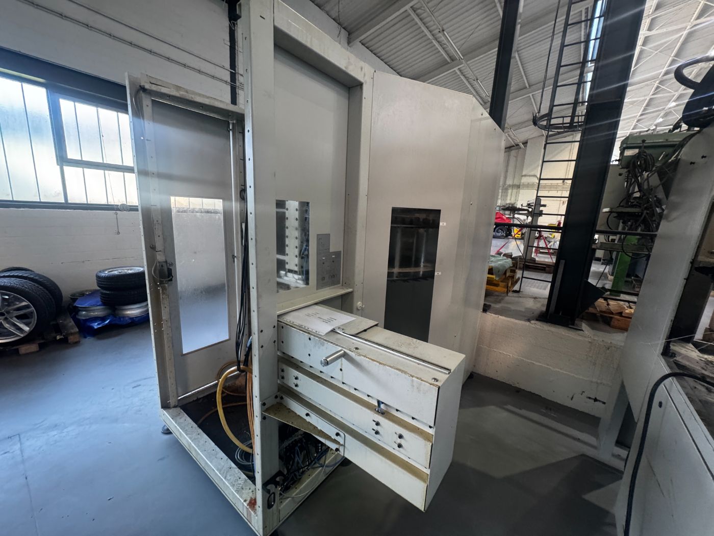 STAMA MC 334 Vertical Machining Center
