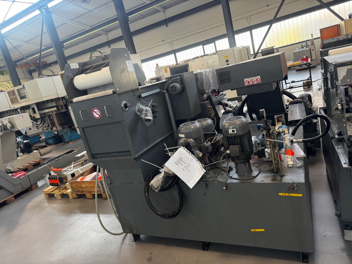 STAMA MC 334 Vertical Machining Center