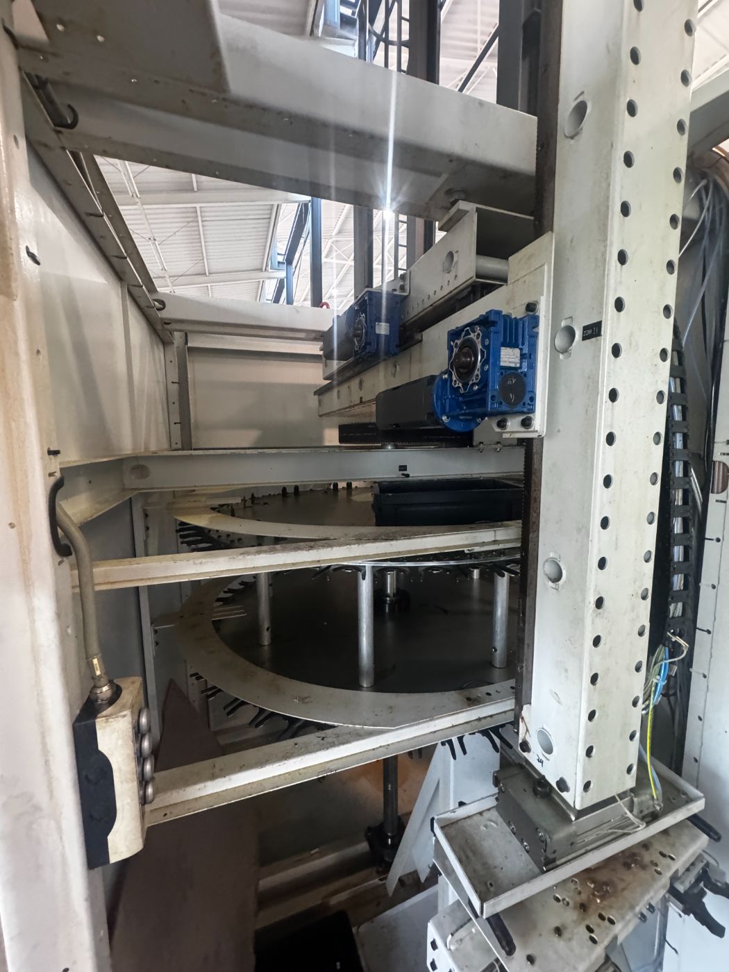 STAMA MC 334 Vertical Machining Center