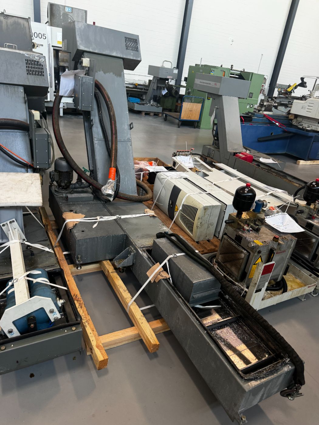 STAMA MC 334 Vertical Machining Center