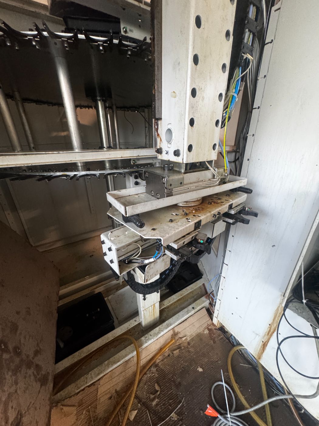 STAMA MC 334 Vertical Machining Center