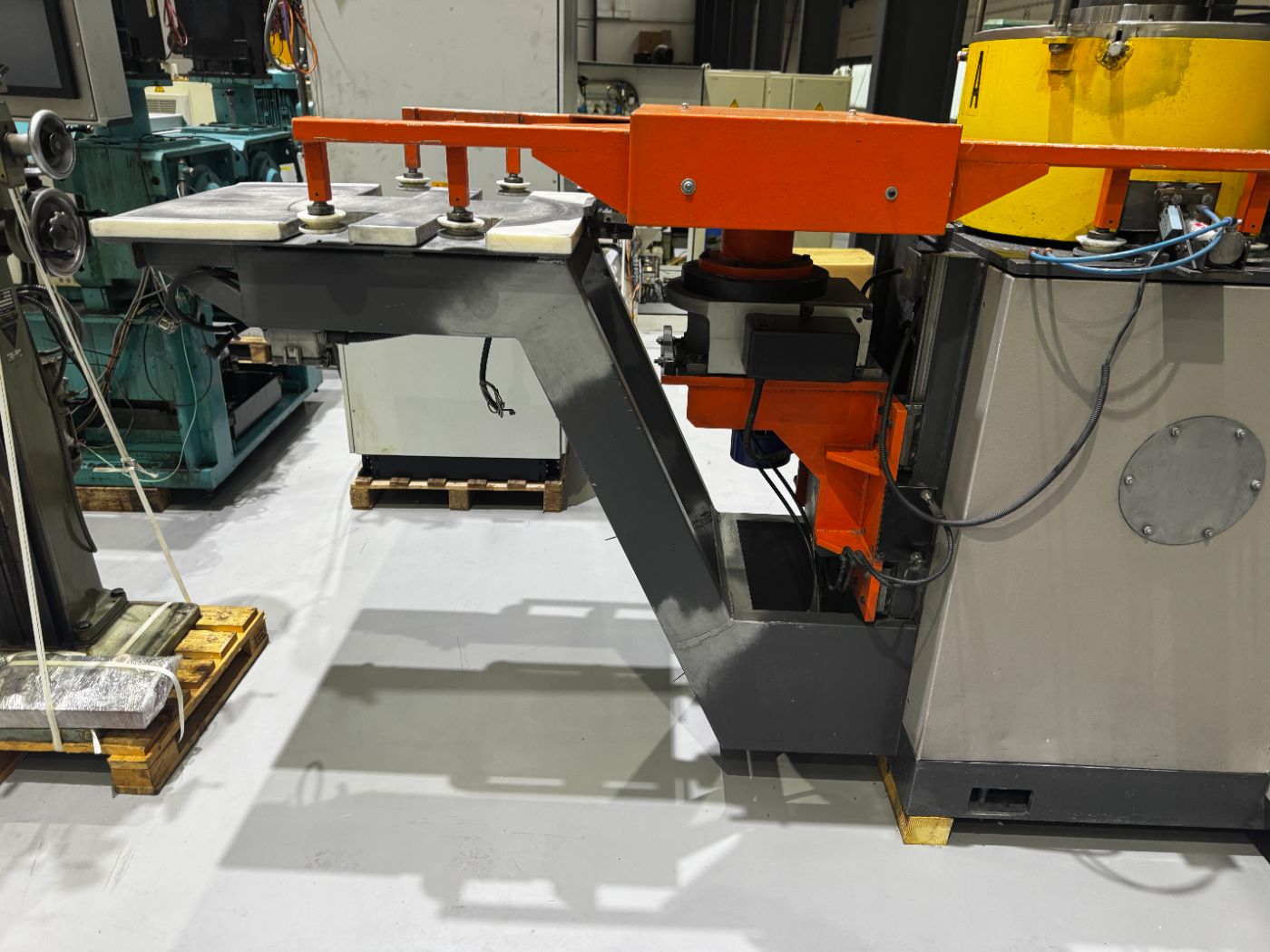 Wheel Rim Brushing and Deburring Machine