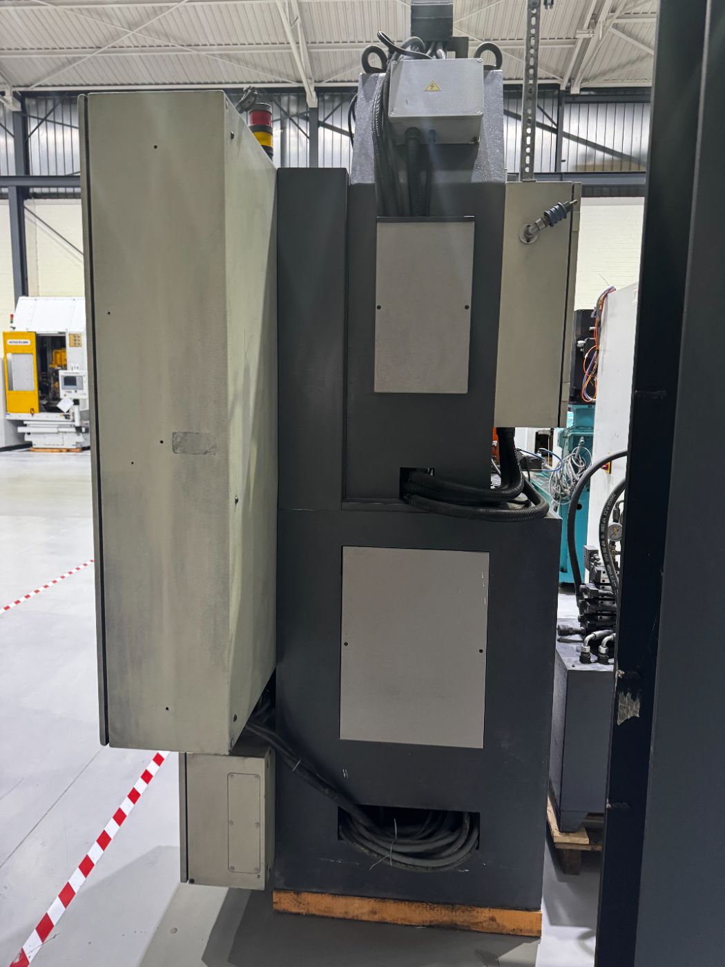 Wheel Rim Brushing and Deburring Machine