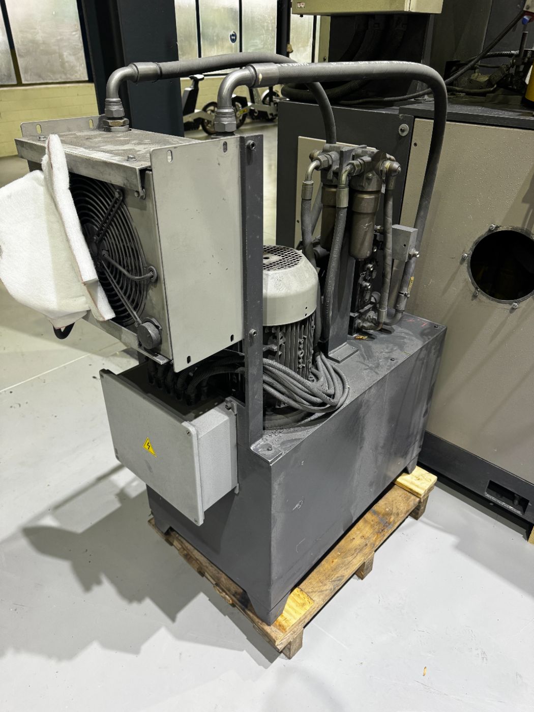 Wheel Rim Brushing and Deburring Machine