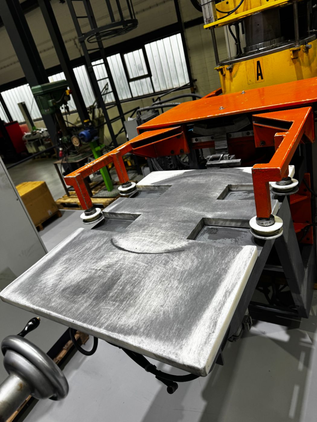 Wheel Rim Brushing and Deburring Machine