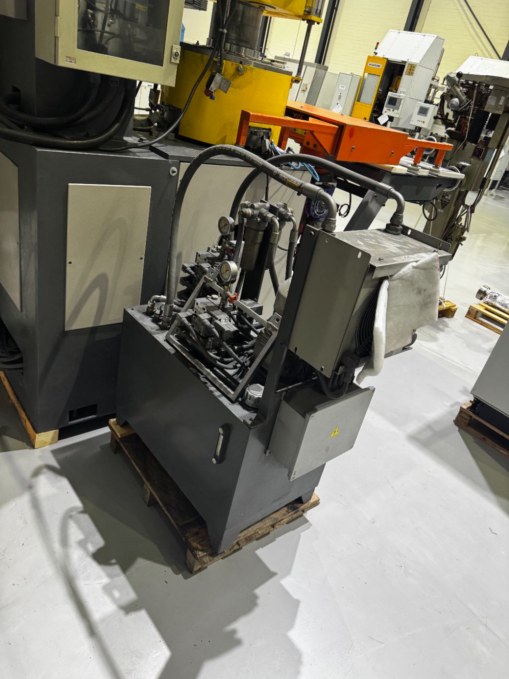 Wheel Rim Brushing and Deburring Machine