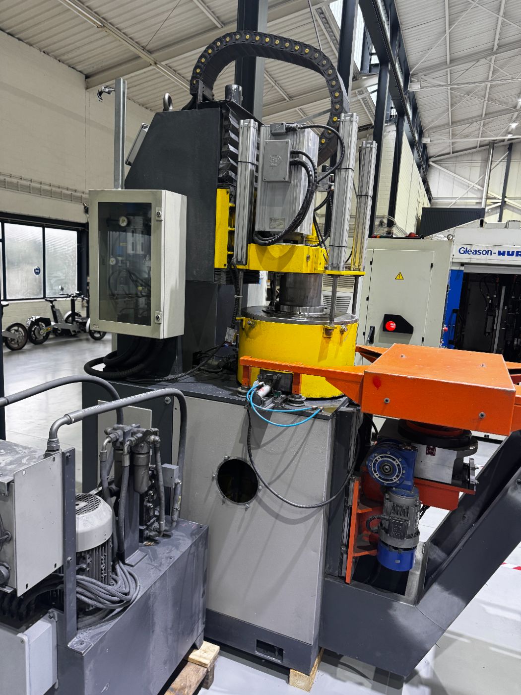 Wheel Rim Brushing and Deburring Machine